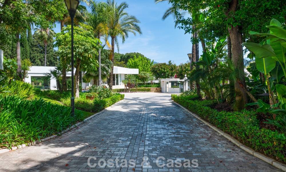 High-end duplex penthouse for sale in a highly sought-after golf complex in Nueva Andalucía, Marbella 801009