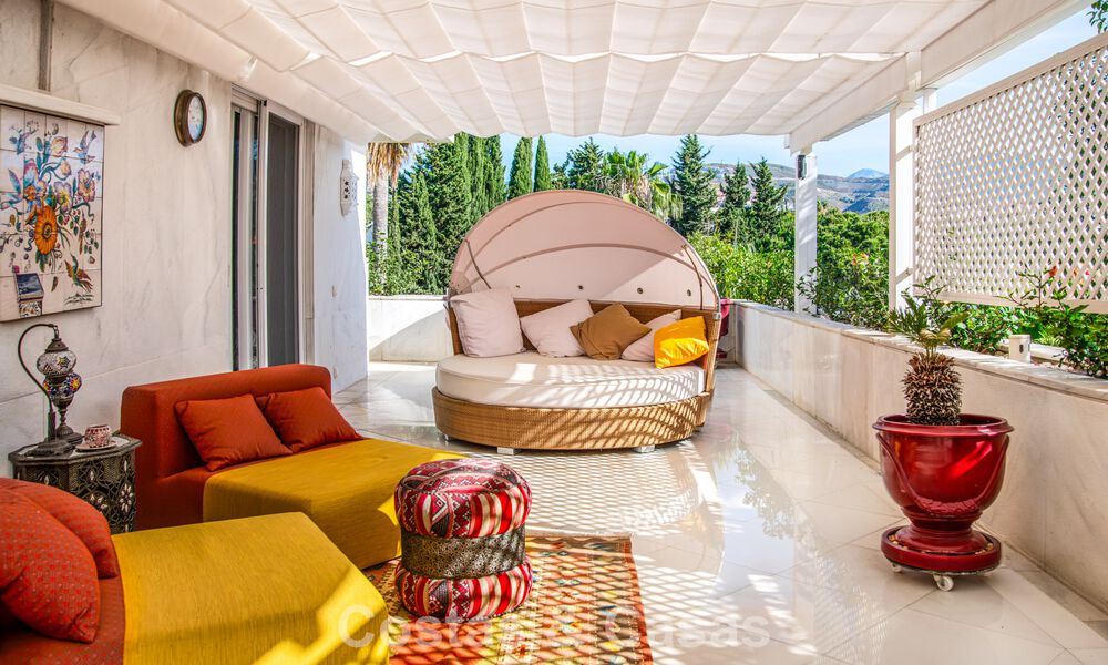 High-end duplex penthouse for sale in a highly sought-after golf complex in Nueva Andalucía, Marbella 801015