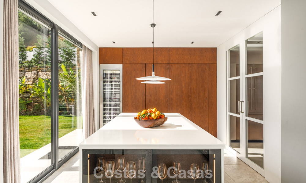 Impressive luxury villa with modern minimalist architecture for sale in the hills of East Marbella 801138