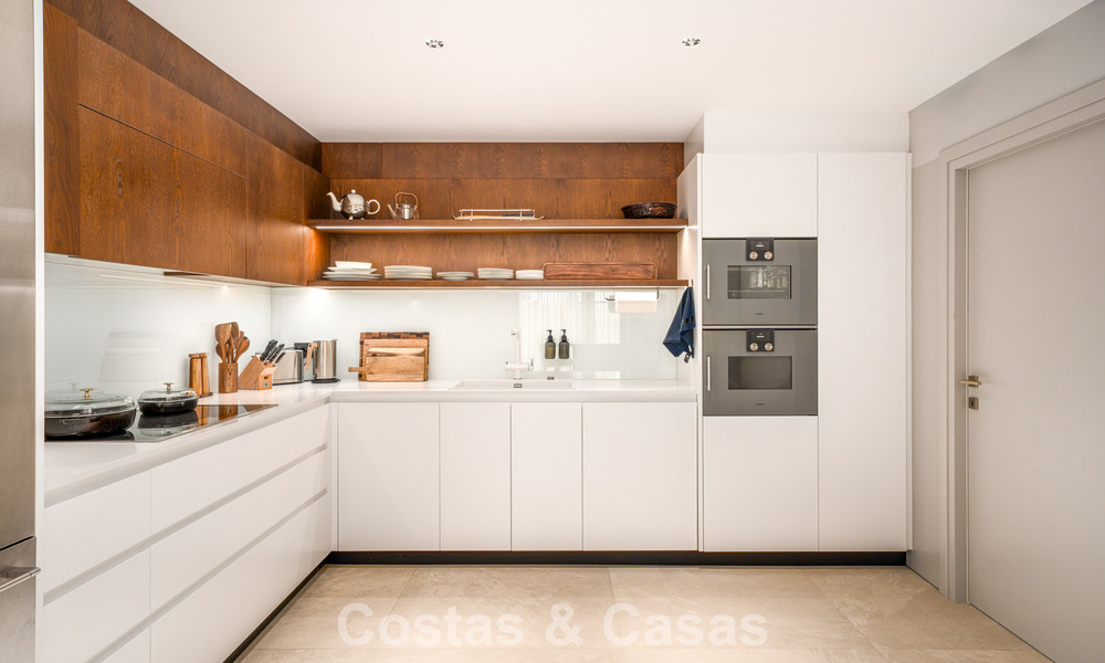 Impressive luxury villa with modern minimalist architecture for sale in the hills of East Marbella 801139