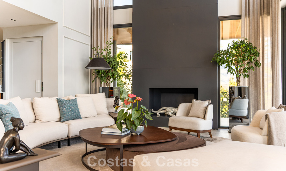 Impressive luxury villa with modern minimalist architecture for sale in the hills of East Marbella 801144
