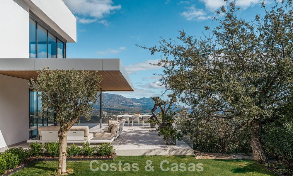 Impressive luxury villa with modern minimalist architecture for sale in the hills of East Marbella 801151