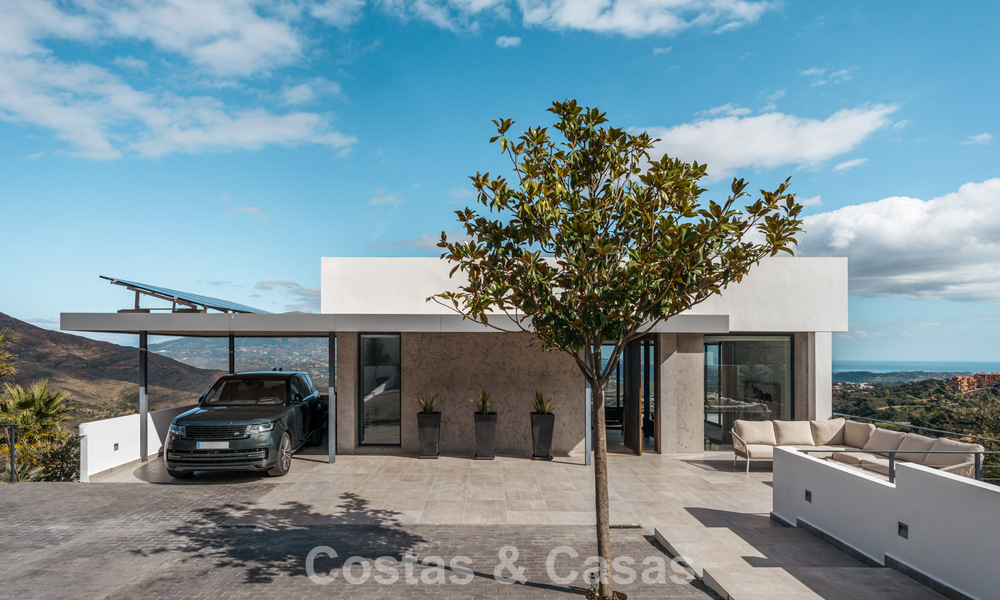 Impressive luxury villa with modern minimalist architecture for sale in the hills of East Marbella 801154