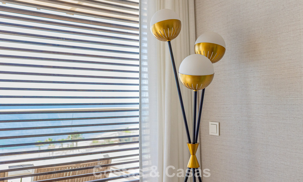 Exclusive penthouse with stunning open sea views for sale on the beachfront in Estepona 801251