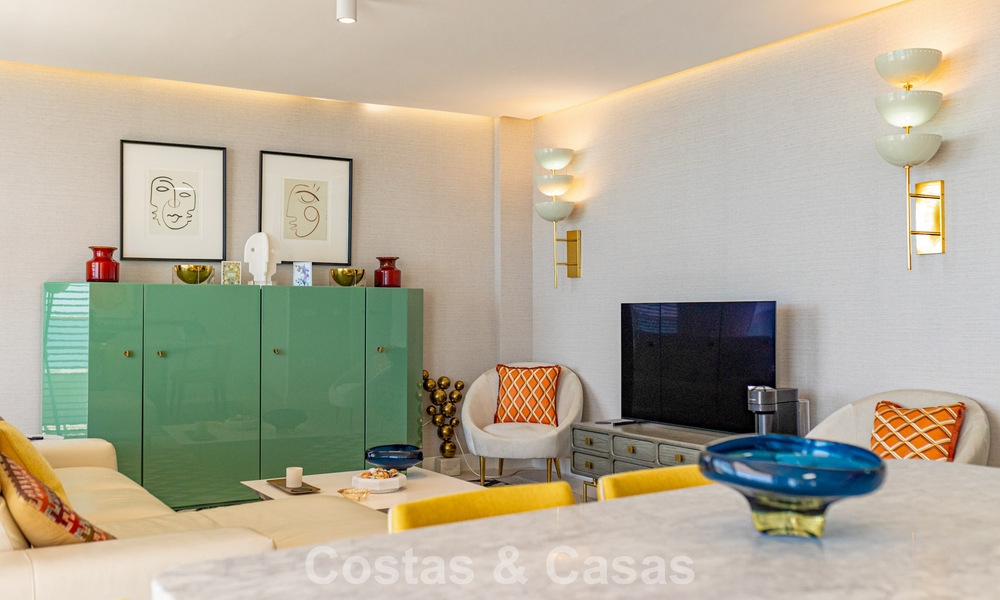 Exclusive penthouse with stunning open sea views for sale on the beachfront in Estepona 801255