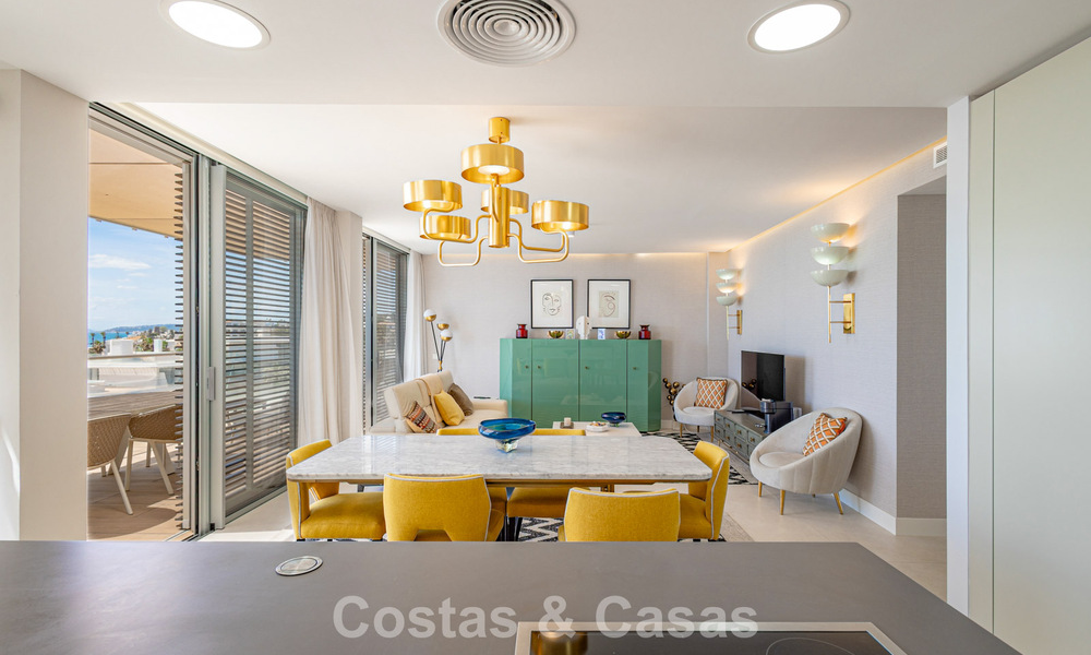 Exclusive penthouse with stunning open sea views for sale on the beachfront in Estepona 801258