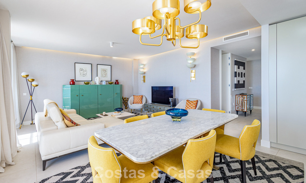 Exclusive penthouse with stunning open sea views for sale on the beachfront in Estepona 801261