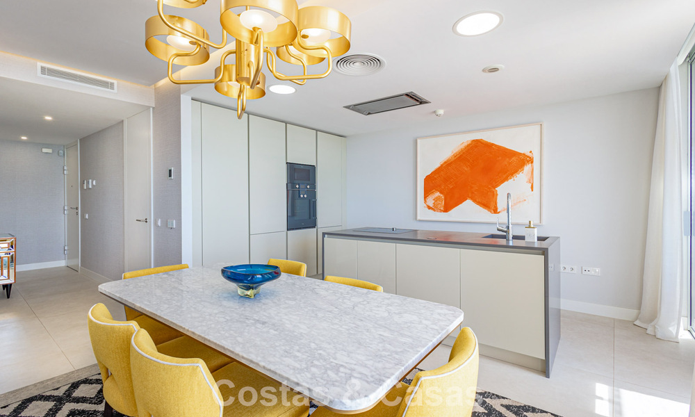 Exclusive penthouse with stunning open sea views for sale on the beachfront in Estepona 801262