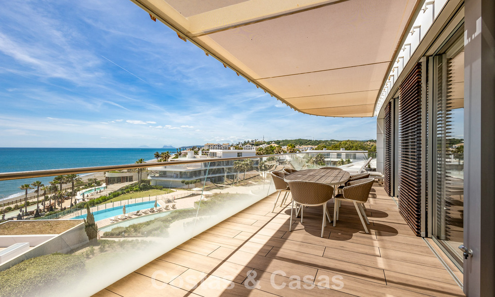 Exclusive penthouse with stunning open sea views for sale on the beachfront in Estepona 801264