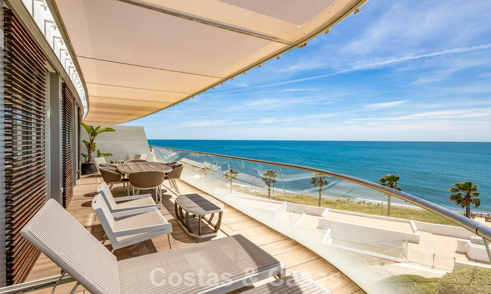 Exclusive penthouse with stunning open sea views for sale on the beachfront in Estepona 801265