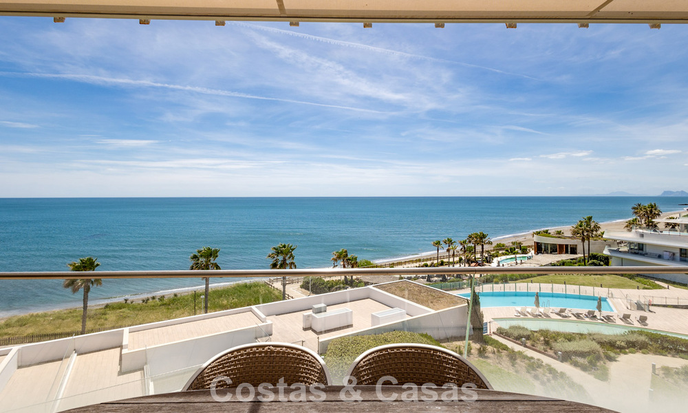 Exclusive penthouse with stunning open sea views for sale on the beachfront in Estepona 801267