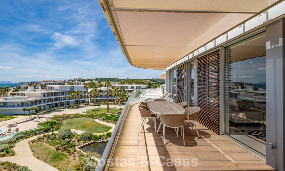 Exclusive penthouse with stunning open sea views for sale on the beachfront in Estepona 801269