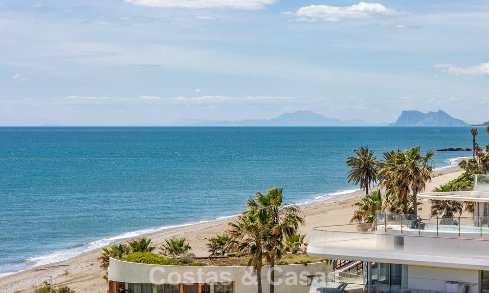 Exclusive penthouse with stunning open sea views for sale on the beachfront in Estepona 801270
