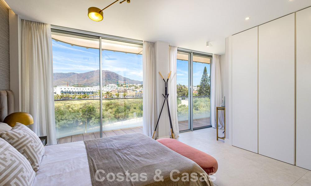 Exclusive penthouse with stunning open sea views for sale on the beachfront in Estepona 801274