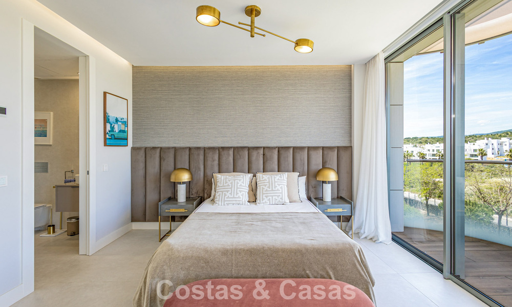 Exclusive penthouse with stunning open sea views for sale on the beachfront in Estepona 801275