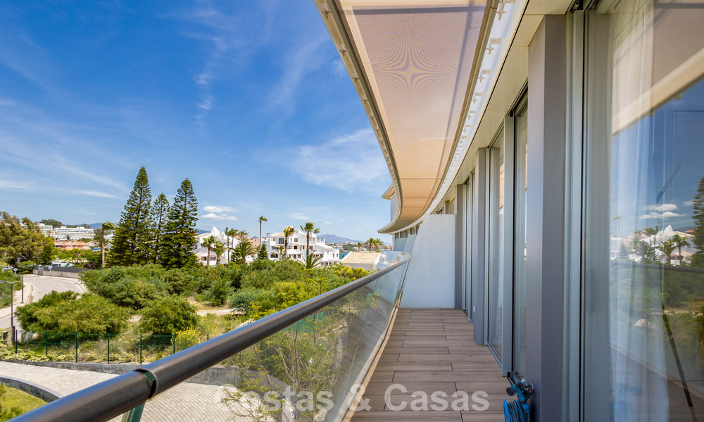 Exclusive penthouse with stunning open sea views for sale on the beachfront in Estepona 801277