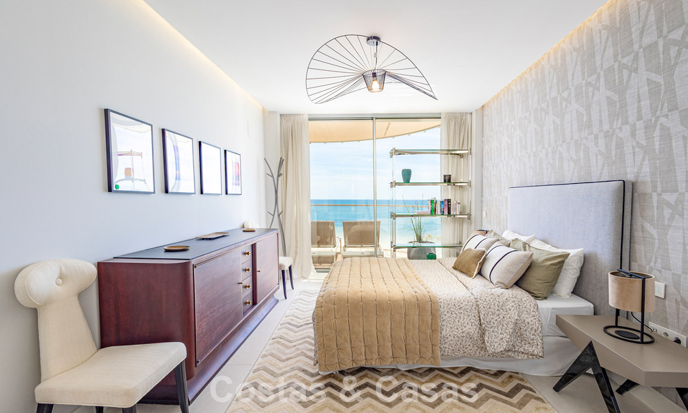 Exclusive penthouse with stunning open sea views for sale on the beachfront in Estepona 801279