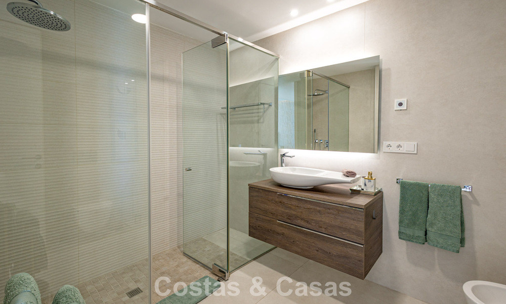 Exclusive penthouse with stunning open sea views for sale on the beachfront in Estepona 801280