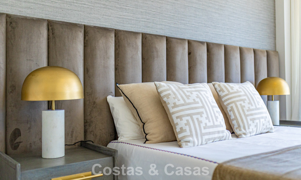 Exclusive penthouse with stunning open sea views for sale on the beachfront in Estepona 801289