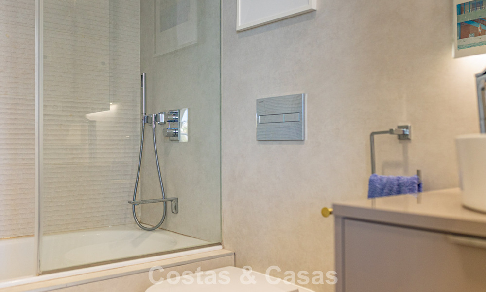 Exclusive penthouse with stunning open sea views for sale on the beachfront in Estepona 801291