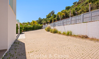 Contemporary luxury villa with sleek modern architecture and breathtaking views for sale in East Marbella 801169 