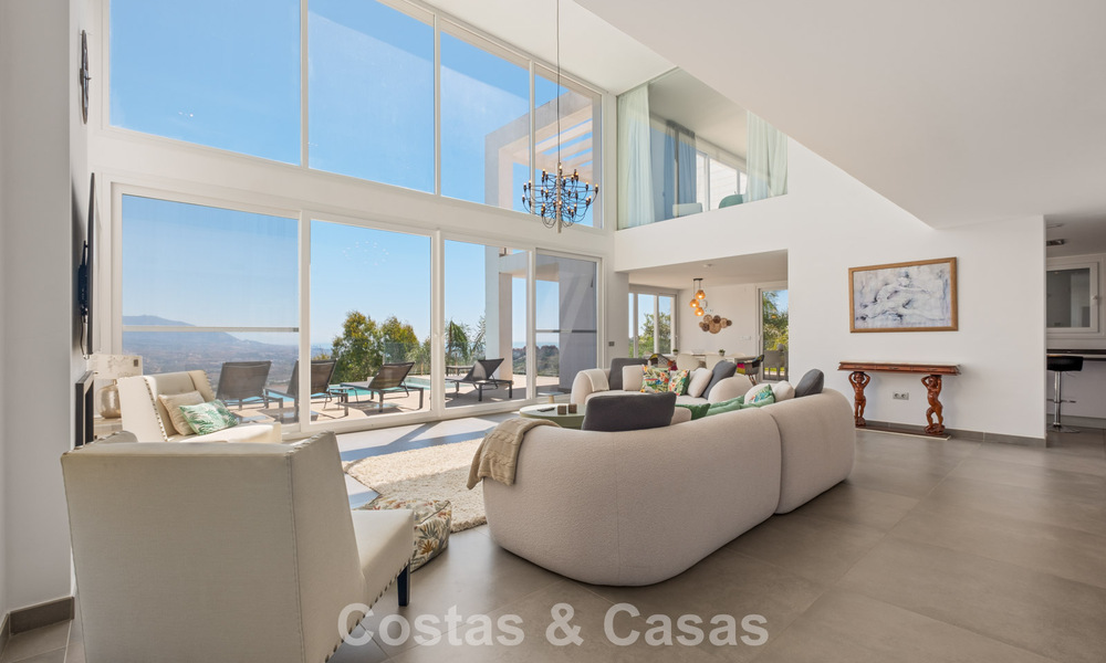 Contemporary luxury villa with sleek modern architecture and breathtaking views for sale in East Marbella 801188