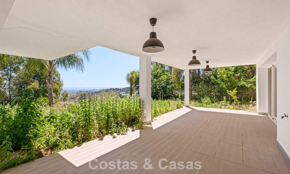 Contemporary luxury villa with sleek modern architecture and breathtaking views for sale in East Marbella 801206