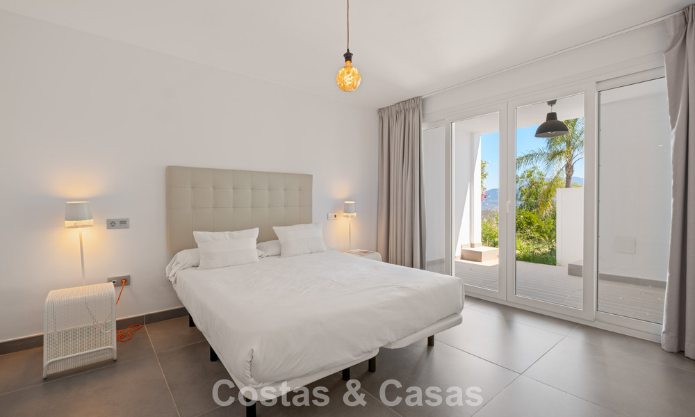 Contemporary luxury villa with sleek modern architecture and breathtaking views for sale in East Marbella 801208