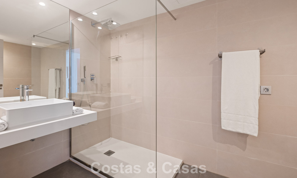 Contemporary luxury villa with sleek modern architecture and breathtaking views for sale in East Marbella 801209
