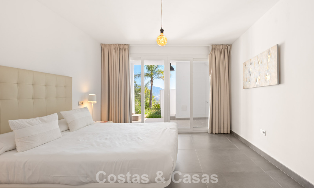 Contemporary luxury villa with sleek modern architecture and breathtaking views for sale in East Marbella 801210