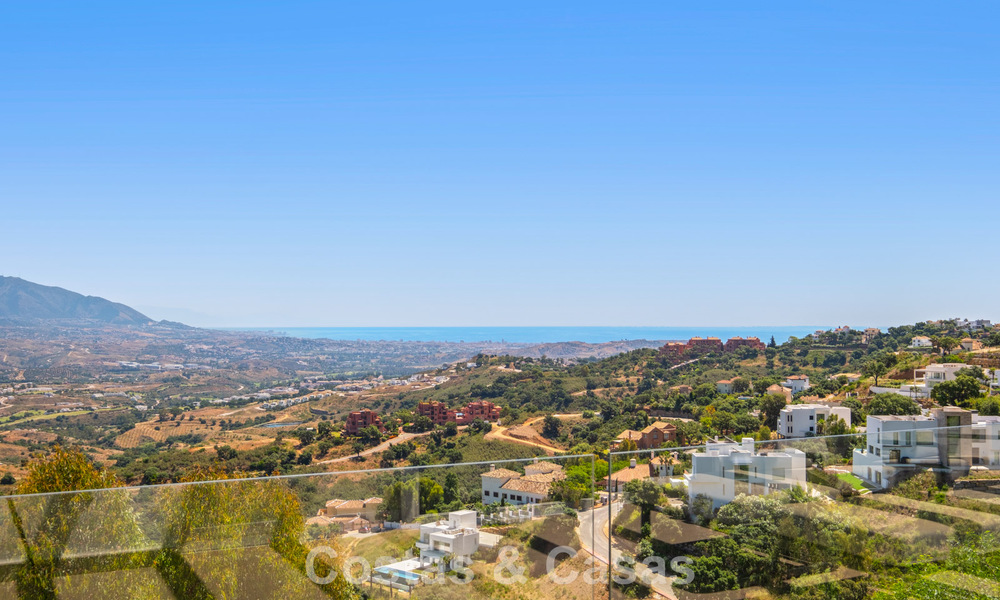 Contemporary luxury villa with sleek modern architecture and breathtaking views for sale in East Marbella 801238