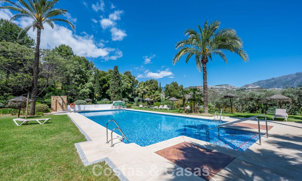 Bright, contemporary renovated apartment with sea views for sale in the hills of La Quinta, Marbella - Benahavís 801292