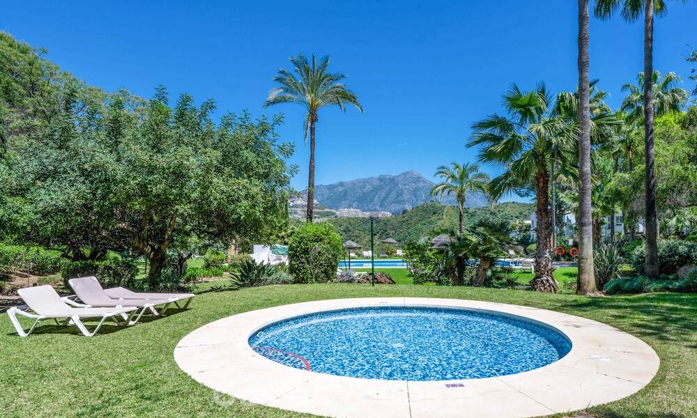 Bright, contemporary renovated apartment with sea views for sale in the hills of La Quinta, Marbella - Benahavís 801294