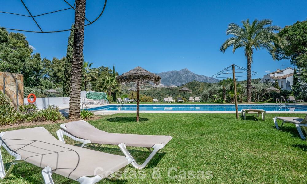 Bright, contemporary renovated apartment with sea views for sale in the hills of La Quinta, Marbella - Benahavís 801295