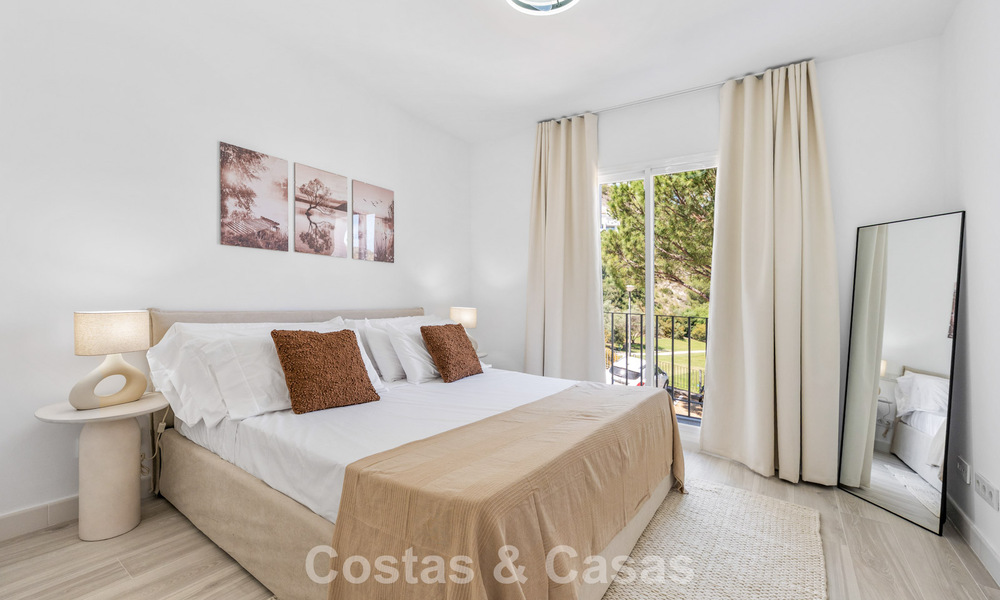Bright, contemporary renovated apartment with sea views for sale in the hills of La Quinta, Marbella - Benahavís 801298