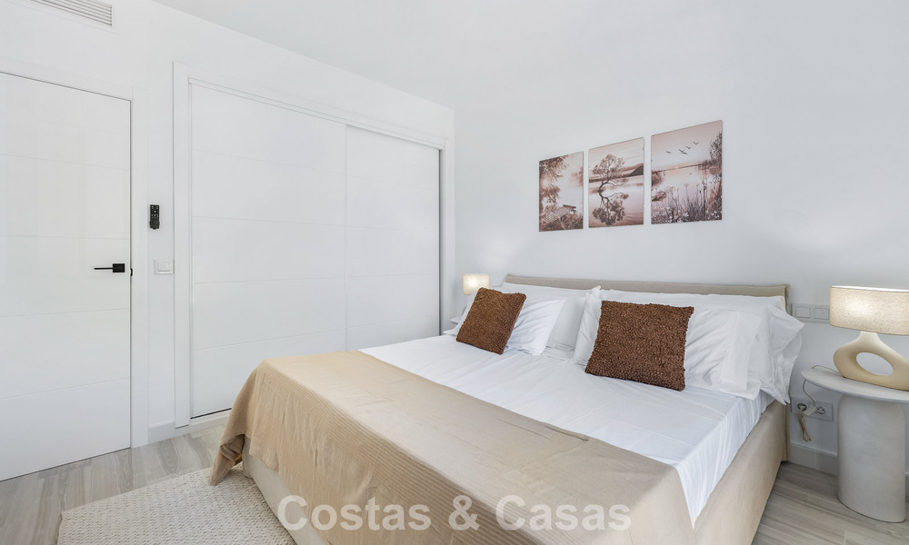 Bright, contemporary renovated apartment with sea views for sale in the hills of La Quinta, Marbella - Benahavís 801299