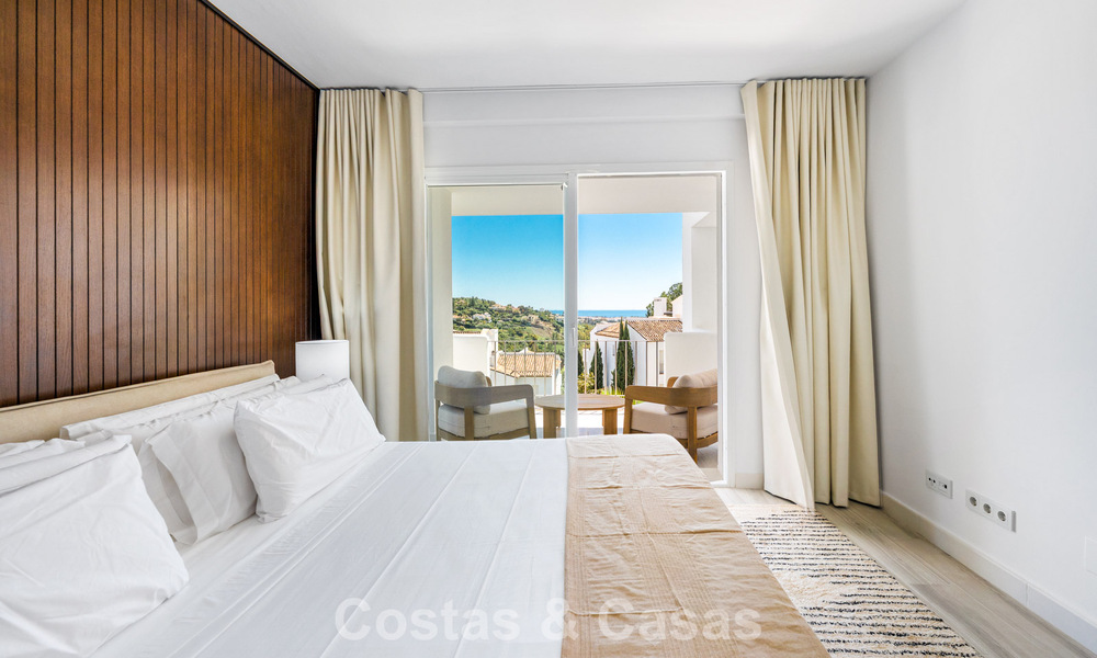 Bright, contemporary renovated apartment with sea views for sale in the hills of La Quinta, Marbella - Benahavís 801302