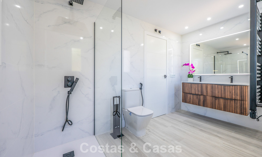Bright, contemporary renovated apartment with sea views for sale in the hills of La Quinta, Marbella - Benahavís 801304