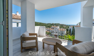 Bright, contemporary renovated apartment with sea views for sale in the hills of La Quinta, Marbella - Benahavís 801305 