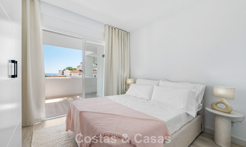 Bright, contemporary renovated apartment with sea views for sale in the hills of La Quinta, Marbella - Benahavís 801308