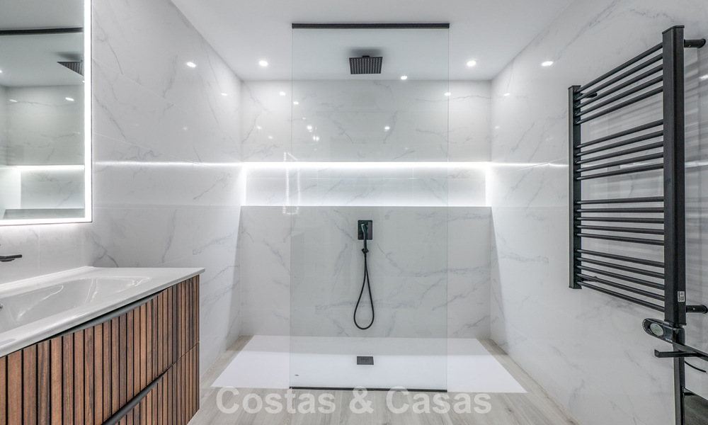 Bright, contemporary renovated apartment with sea views for sale in the hills of La Quinta, Marbella - Benahavís 801311