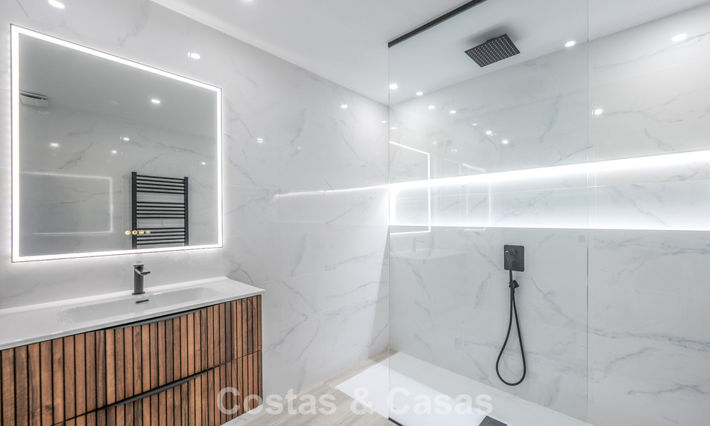 Bright, contemporary renovated apartment with sea views for sale in the hills of La Quinta, Marbella - Benahavís 801312