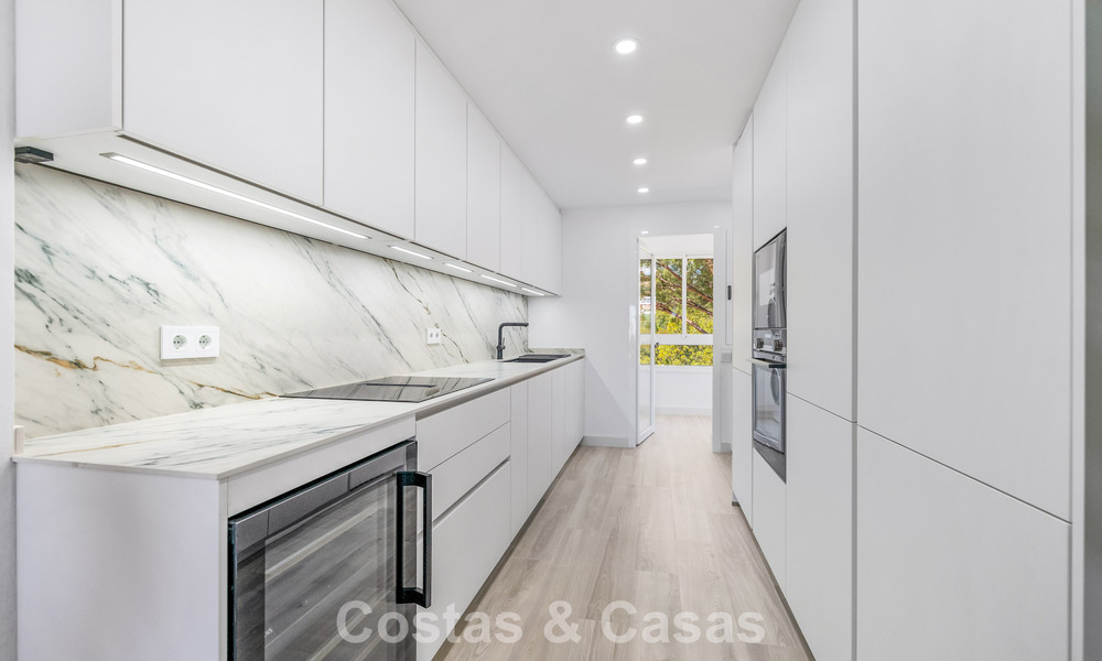 Bright, contemporary renovated apartment with sea views for sale in the hills of La Quinta, Marbella - Benahavís 801313