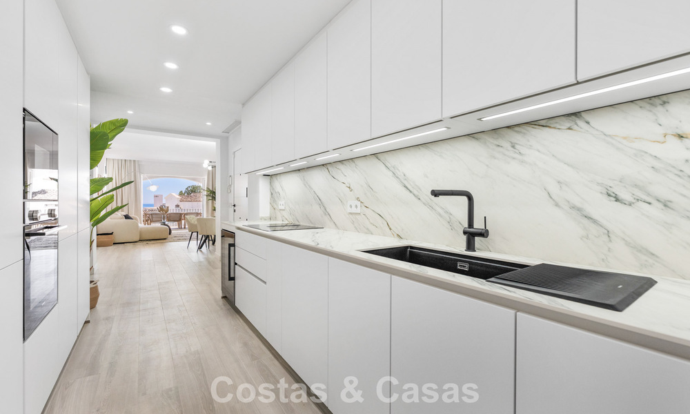 Bright, contemporary renovated apartment with sea views for sale in the hills of La Quinta, Marbella - Benahavís 801316