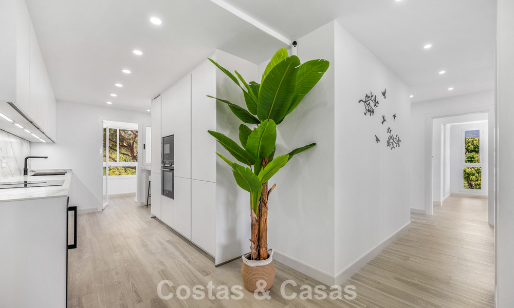 Bright, contemporary renovated apartment with sea views for sale in the hills of La Quinta, Marbella - Benahavís 801317