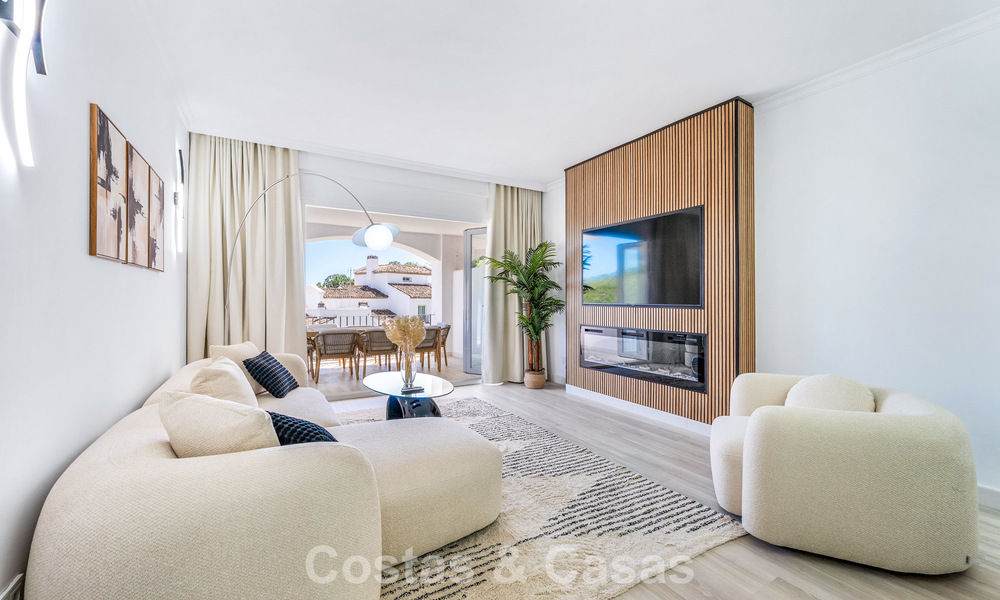 Bright, contemporary renovated apartment with sea views for sale in the hills of La Quinta, Marbella - Benahavís 801319