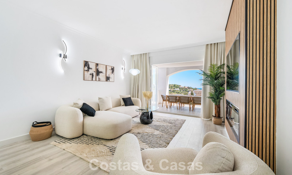 Bright, contemporary renovated apartment with sea views for sale in the hills of La Quinta, Marbella - Benahavís 801321