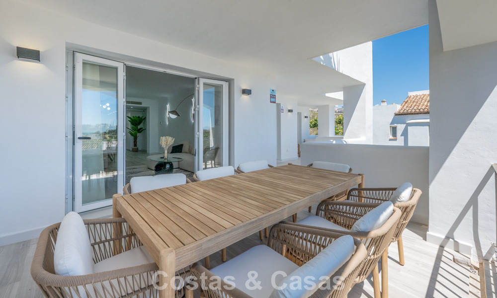 Bright, contemporary renovated apartment with sea views for sale in the hills of La Quinta, Marbella - Benahavís 801324