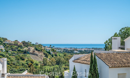Bright, contemporary renovated apartment with sea views for sale in the hills of La Quinta, Marbella - Benahavís 801330