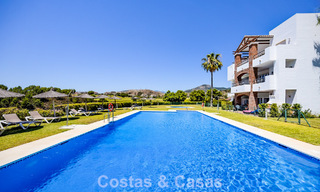 Stunning 3-bedroom penthouse for sale with spacious roof terrace in a golf setting in Marbella - Benahavís 801334 